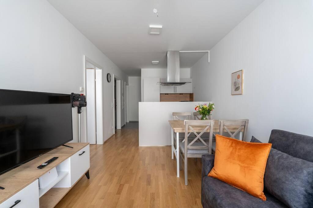 Urban 1br Retreat, Easy Link By Hm Appartement Wenen